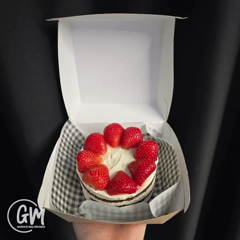 Mažas gimtadienio tortas dėžutėje