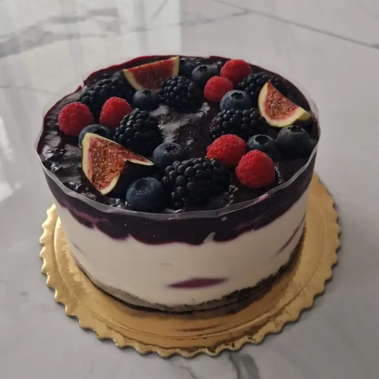 Sūrio tortas su mėlynėmis